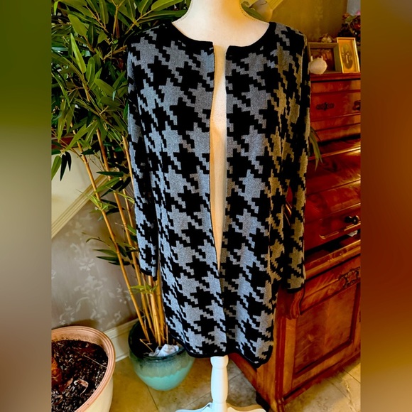 Ann Taylor ladies, long sleeve cardigan excellent condition small dry cleaned - Picture 8 of 11